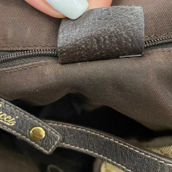 Gucci Vintage Abbey Shoulder Bag. Originally purchased from Gucci Toronto - Picture 12 of 12